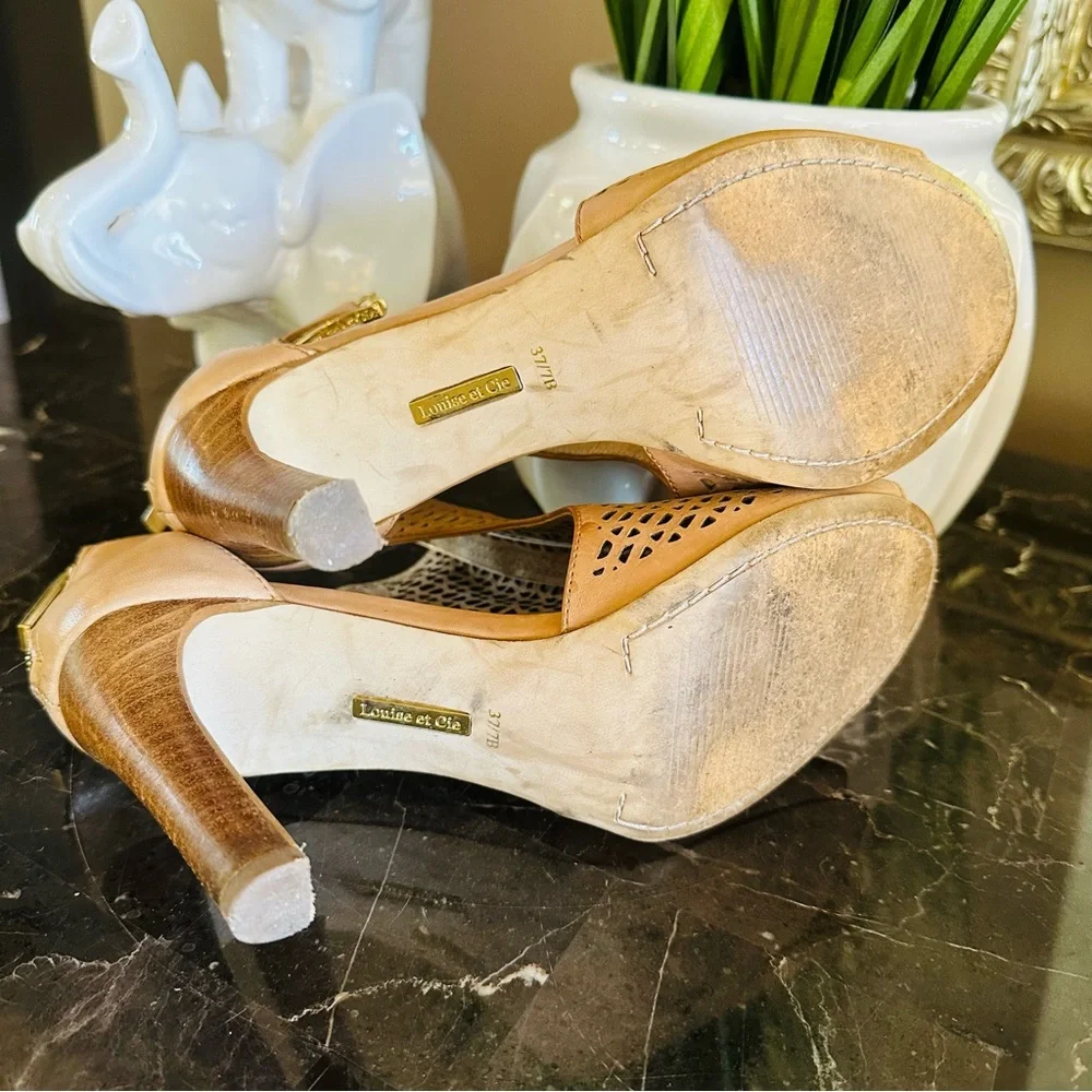 Louise et Cie Camel Peep Toe Heels Size 37 / 7B Wooden Heel